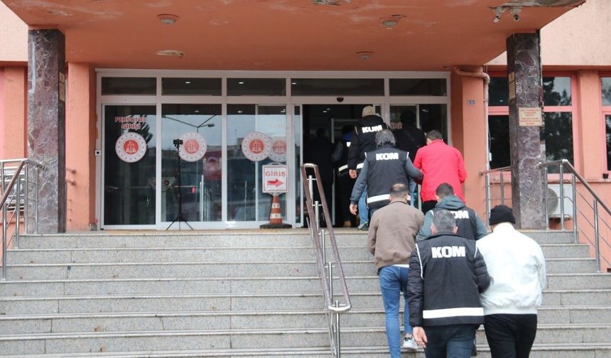 Bolu’da Polis Kılığıyla 12 Milyonluk Dolandırıcılık Operasyonu: 7 Tutuklama