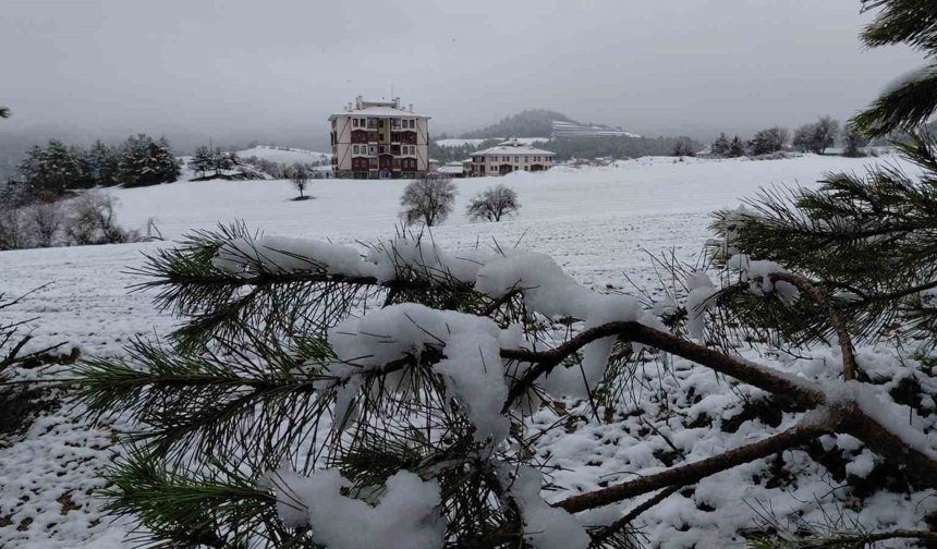 Bayramda Kar Sürprizi: Bolu Beyaza Büründü
