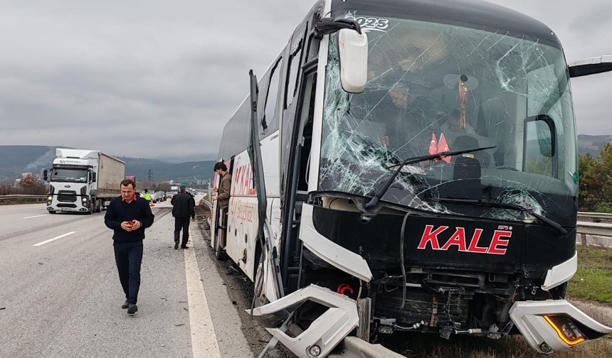 Bolu’da Tır ile Yolcu Otobüsü Çarpıştı: Yaralılar Var