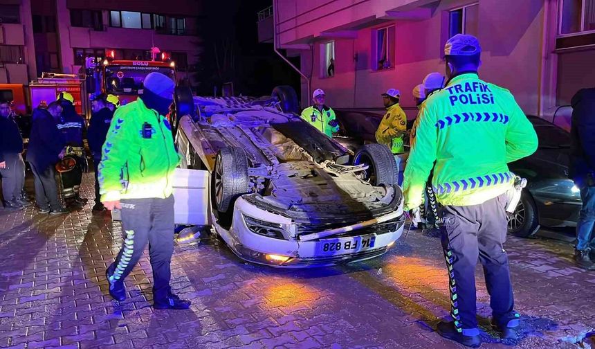 Bolu’da park halindeki araçlara çarpıp takla attı