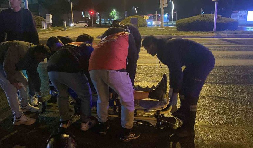 Bolu’da Trafik Işıklarında Kaza: Motosiklet Sürücüsü Yaralandı