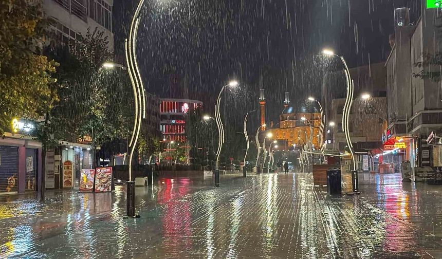 Bolu’yu sağanak vurdu! Evleri su bastı